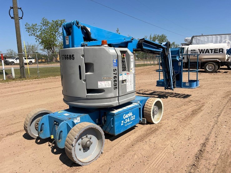 2005-genie-z-34/22-electric-telescopic-manlift-image-8