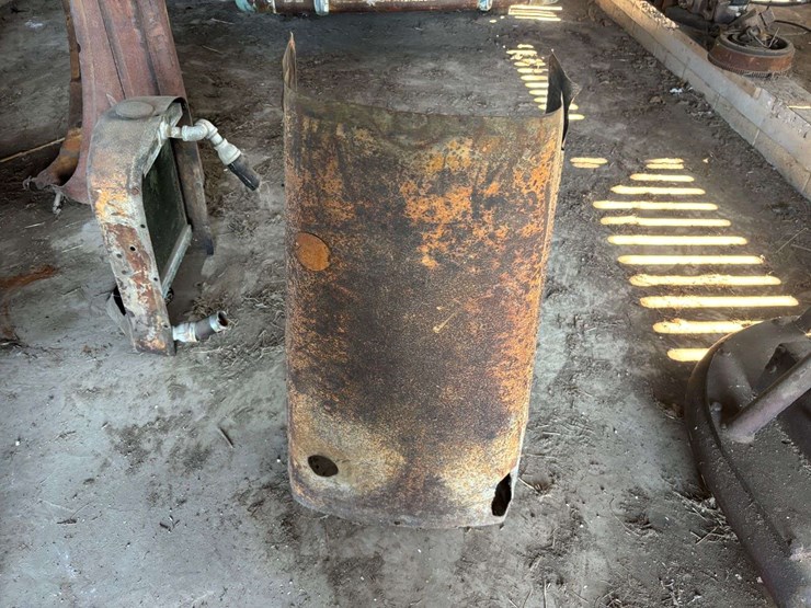 minneapolis-moline-sheet-metal-and-fuel-tank-image-8