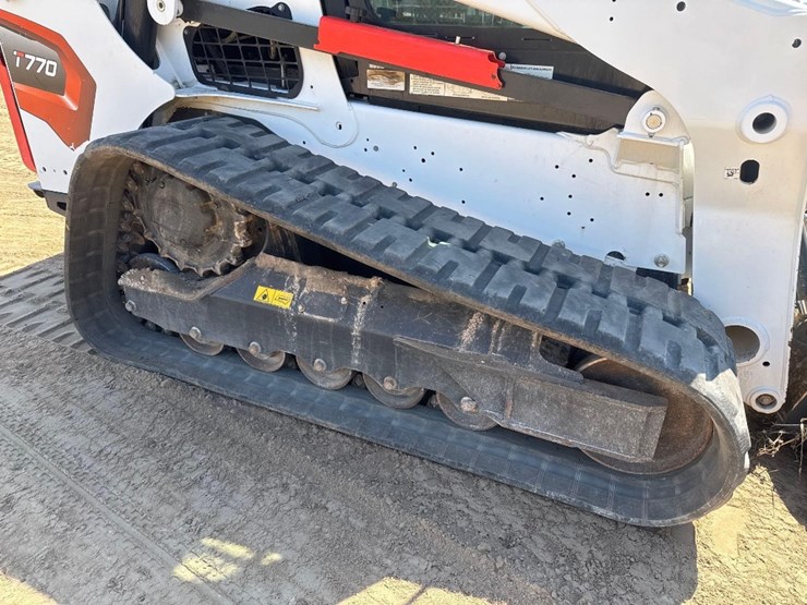 2023-bobcat-t770-image-13