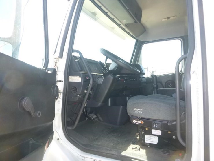 1998-volvo-vn-image-21