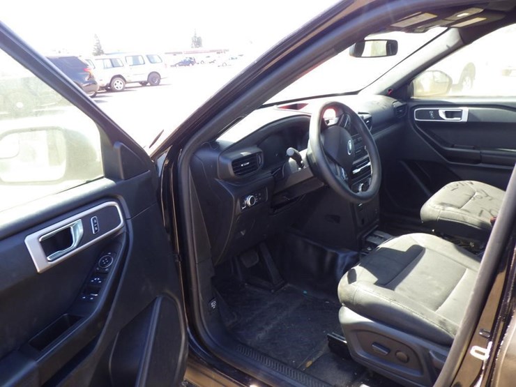 2022-ford-explorer-image-6