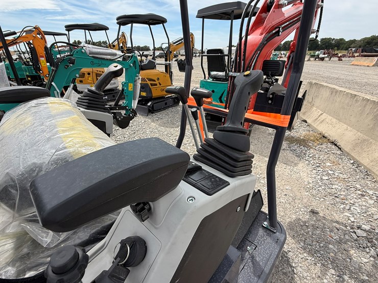 #220-•-#26485-•-unused-cfg-mx15rx-mini-excavator-image-28