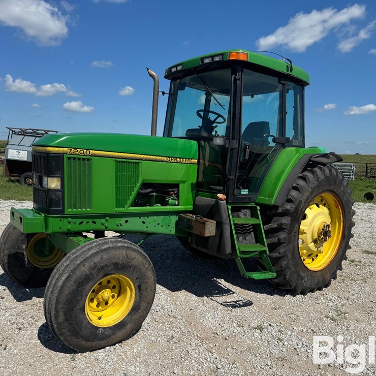 1995 JOHN DEERE 7200