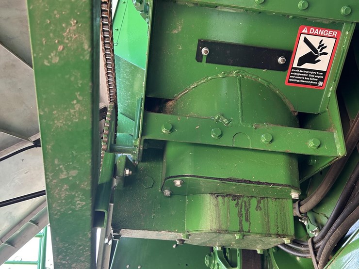 2021-john-deere-s790-image-23