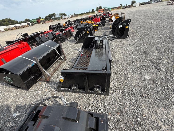 #2000-•-#26352-•-unused-giyi-59"-skid-steer-screening-bucket-dzdd2507131-image-5