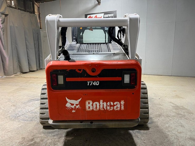 2021-bobcat-t740-image-4