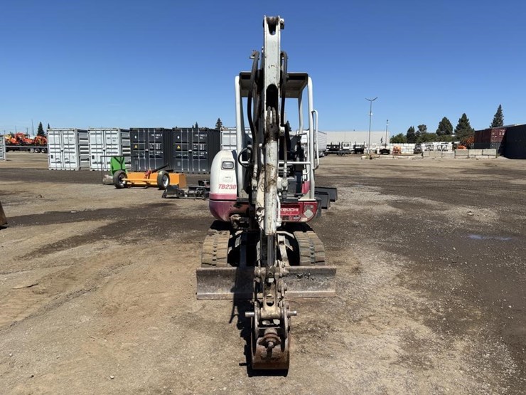2016-takeuchi-tb230-image-6