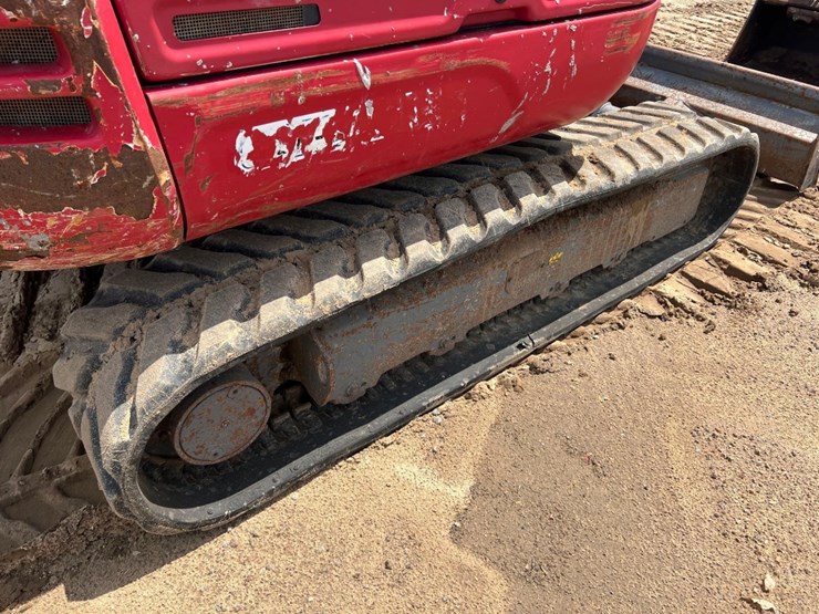 2017-takeuchi-tb240-image-14