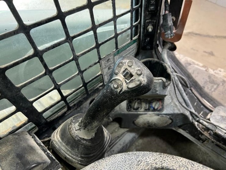 2022-bobcat-t870-image-28