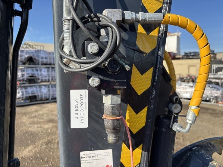 2023-deere-60g-image-16