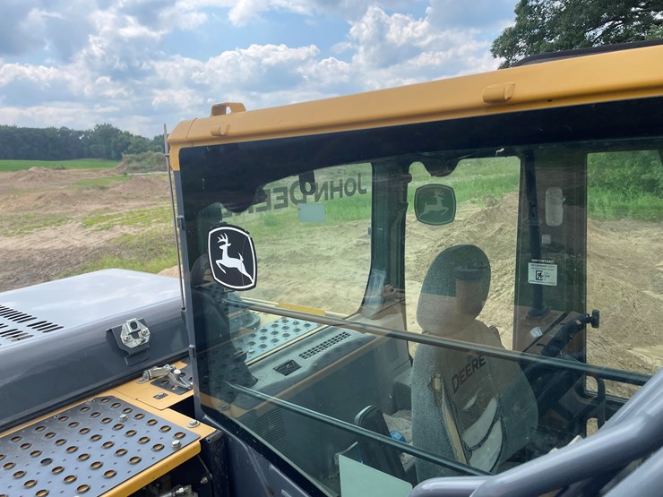 deere-160d-lc-image-45