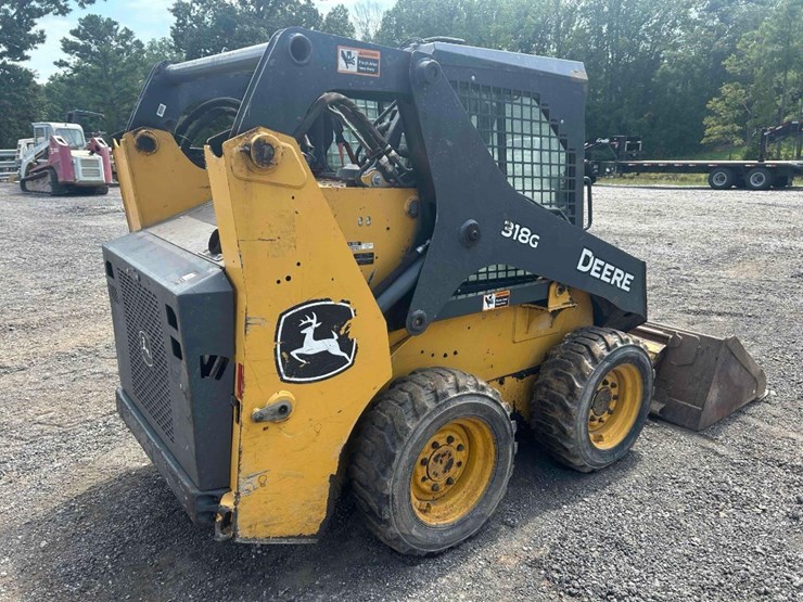 2020-deere-318g-image-4