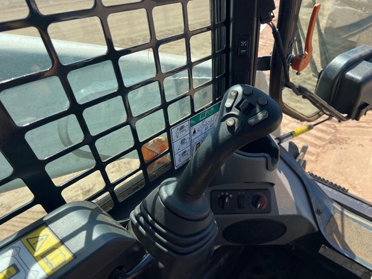 2024-bobcat-t770-image-29
