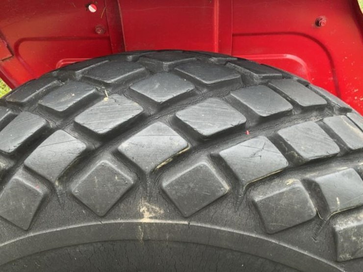 #124-•-massey-ferguson-mf210-tractor-image-36