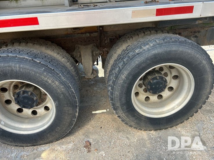2001-freightliner-dry-tender-truck-(cp0656,-unit-28070)-image-21