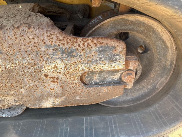 2018-deere-317g-image-14