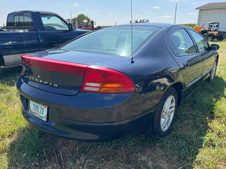 2001-dodge-intrepid-sedan-image-11
