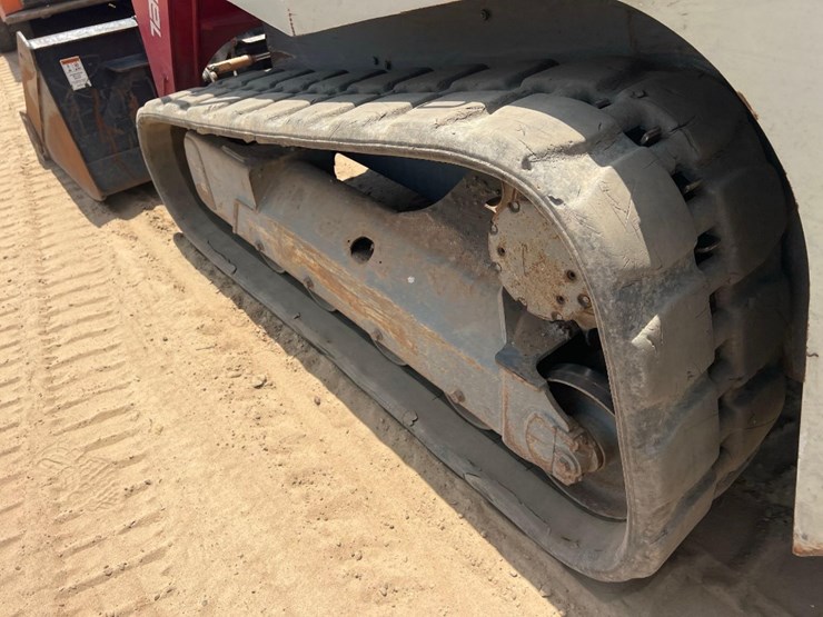 2021-takeuchi-tl8r2-image-22