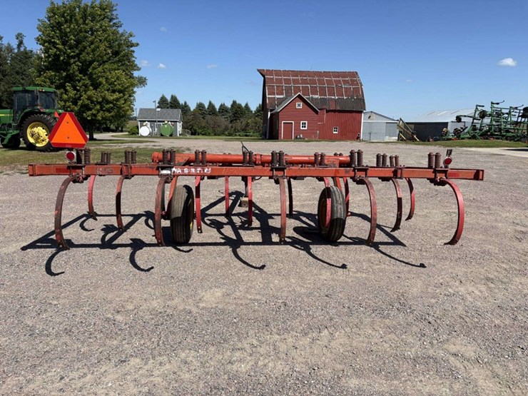 massey-ferguson-129-image-6