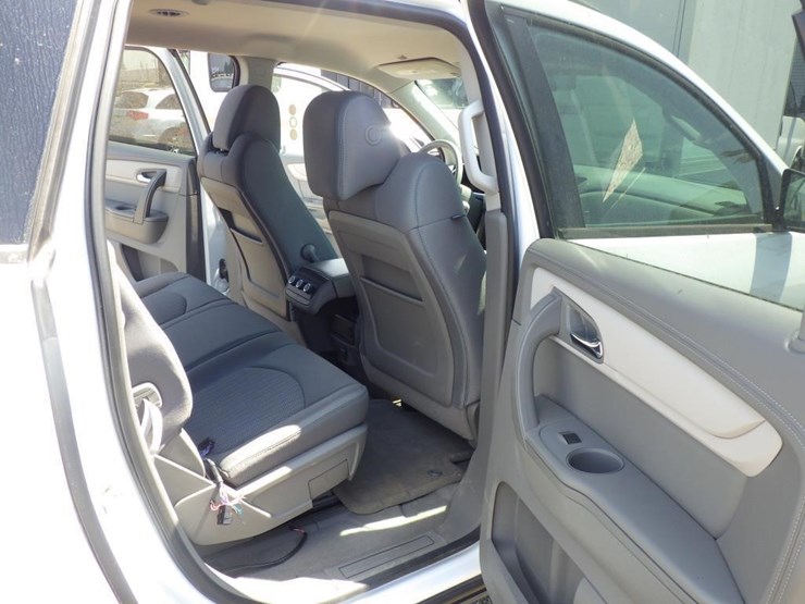 2016-chevrolet-traverse-image-8
