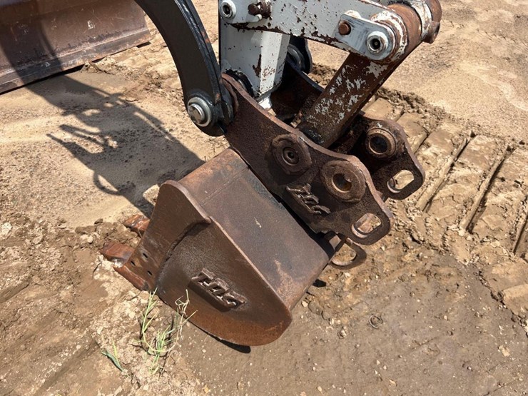 2017-takeuchi-tb240-image-20