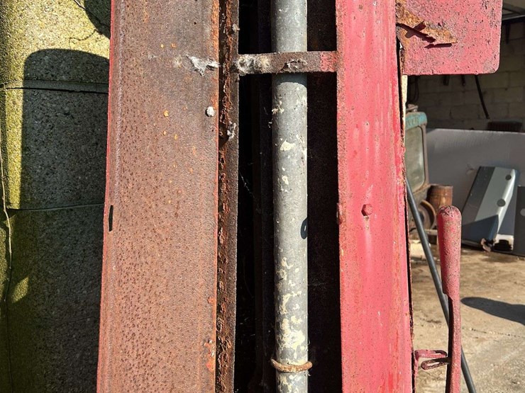 gilbert-&-barker-visible-gas-pump-image-4