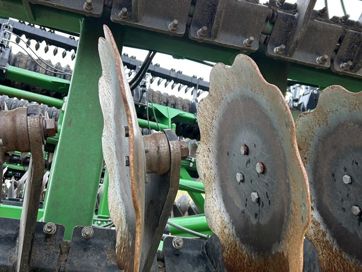 2021-john-deere-2680h-image-10