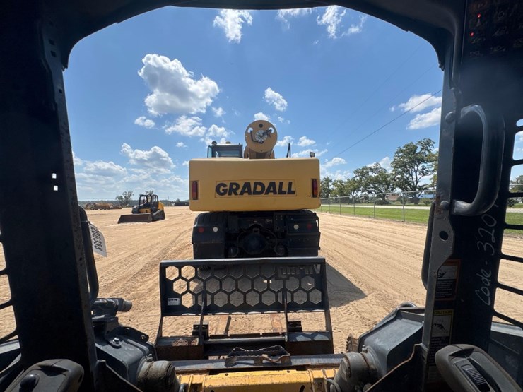 2018-deere-317g-image-27