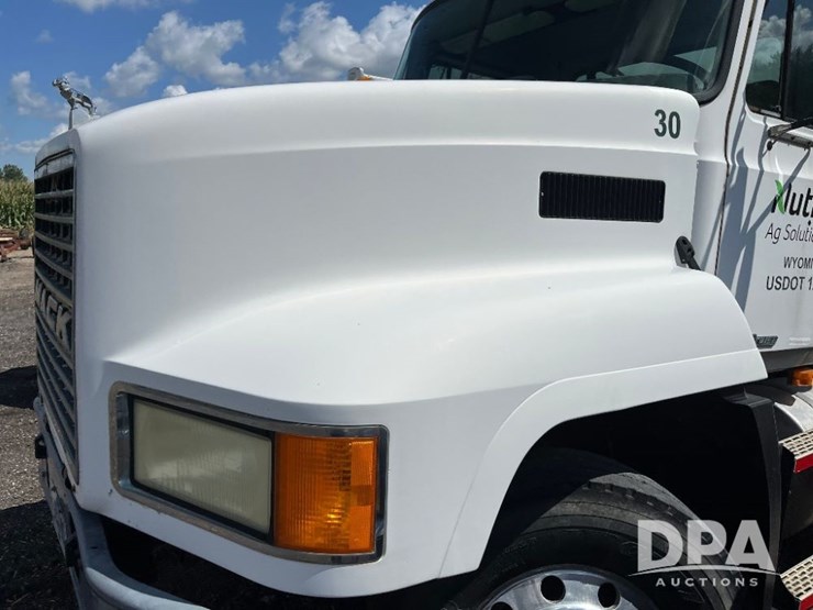 2002-mack-ch613-image-7