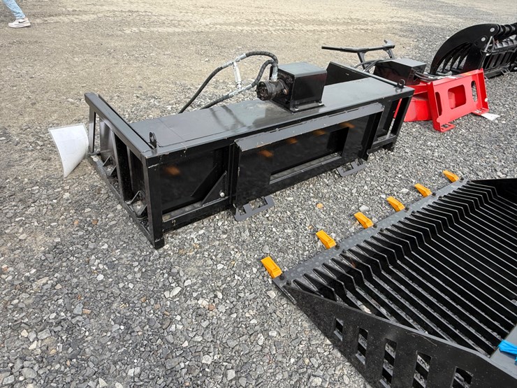 #2000-•-#26351-•-unused-giyi-59"-skid-steer-screening-bucket-dzdd2507130-image-3