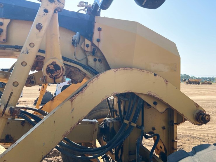 2017-caterpillar-12m3-image-16