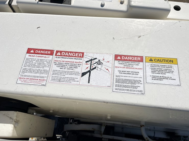 #2132-•-2013-freightliner-bucket-truck-(has-mn-title)-image-44