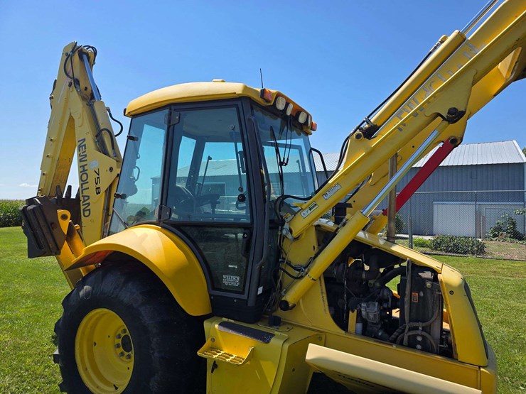 new-holland-lb75-image-66
