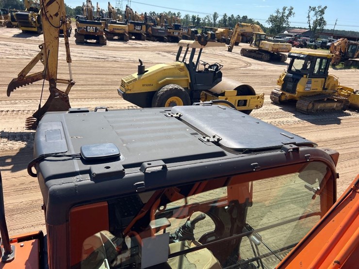 hitachi-zaxis-250lc-6n-excavator-image-18