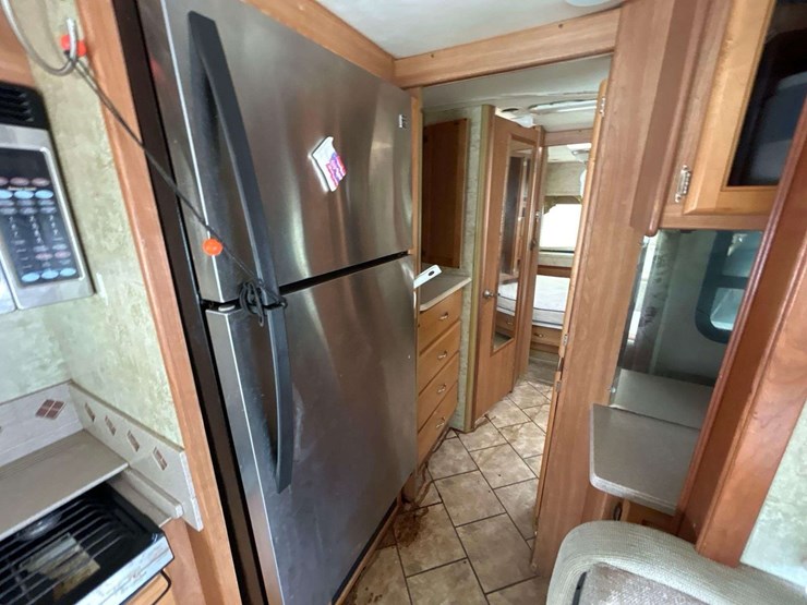 2007-national-rv-dolphin-35ft-class-a-motorhome-image-14