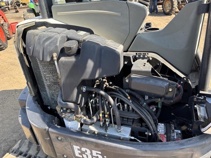 2014-bobcat-e35i-image-42