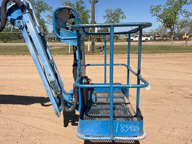 2005-genie-z-34/22-electric-telescopic-manlift-image-17