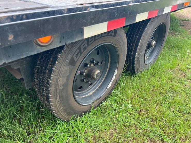2022-load-trail-102"-x-24'-trailer-image-15
