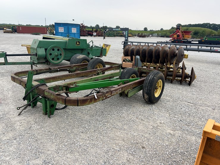 john-deere-310-image-1