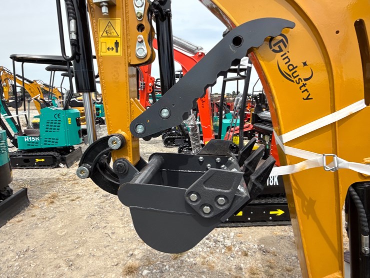 #220-•-#26490-•-unused-cfg-xz20r-mini-excavator-image-6