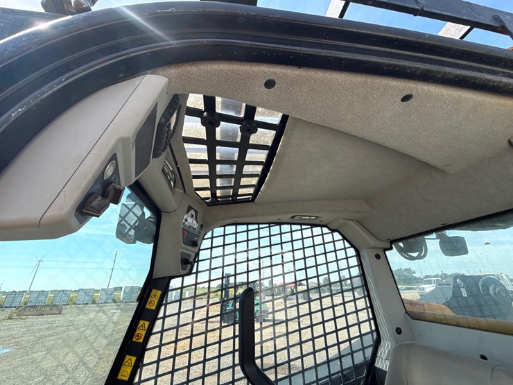 jcb-320t-image-33