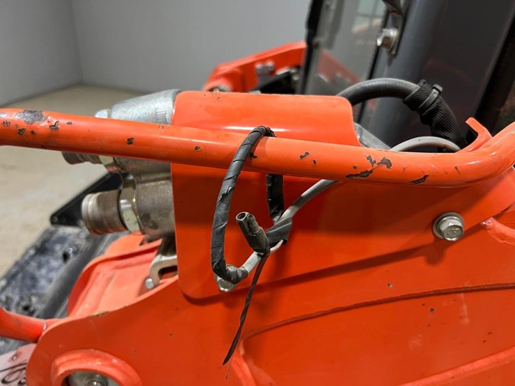 2019-kubota-ssv75-image-12