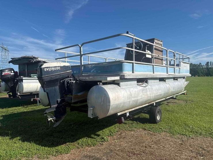 1992-sylvan-20'-pontoon-boat-image-3