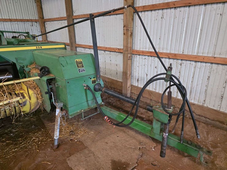 john-deere-336-image-3