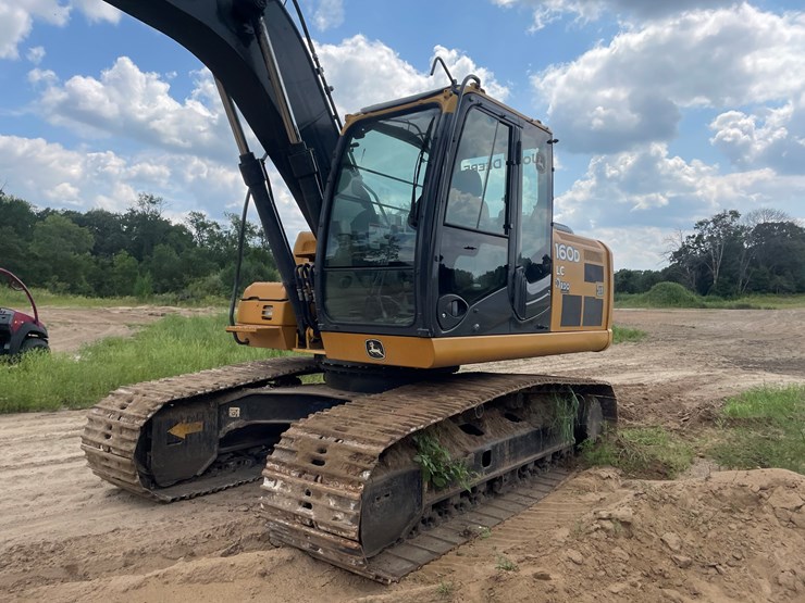 deere-160d-lc-image-2