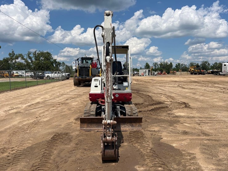 2010-takeuchi-tb235-image-7