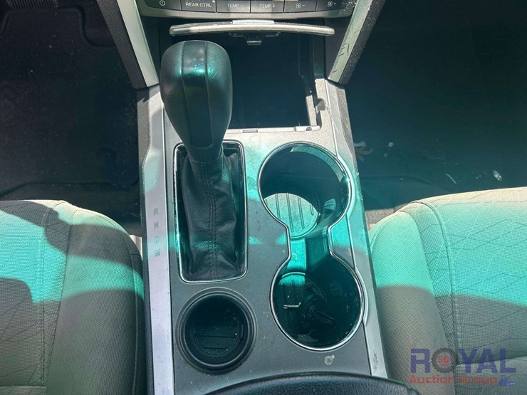 2015-ford-explorer-image-19