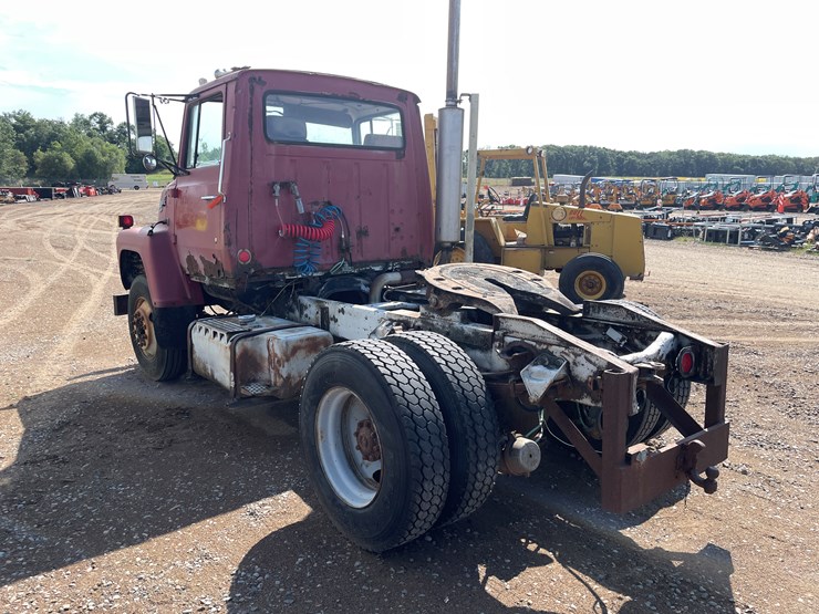 1981-ford-8000-image-2