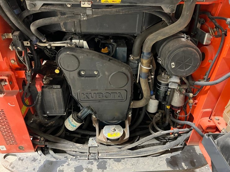 2019-kubota-ssv75-image-15