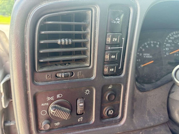 2006-chevy-silverado-2500hd-lt,-4x4,-6.0l,-auto-trans,-reg-cab,-8’-box,-pw,-auto-lights,-power-drive-image-29